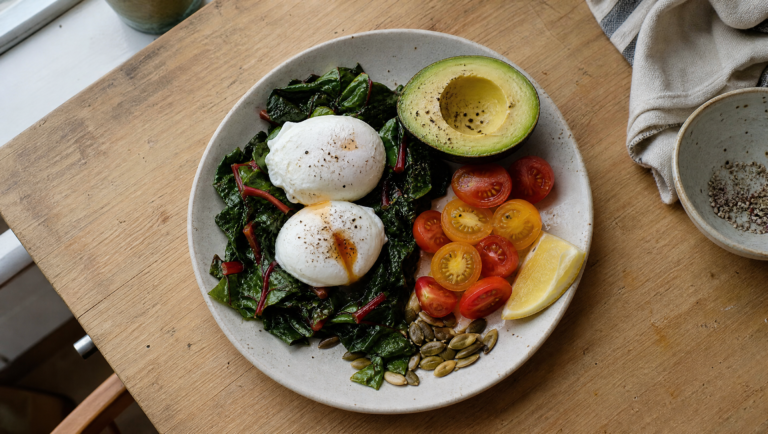 savory breakfast ideas for blood sugar stability — colorful egg and vegetable bowl on wooden table