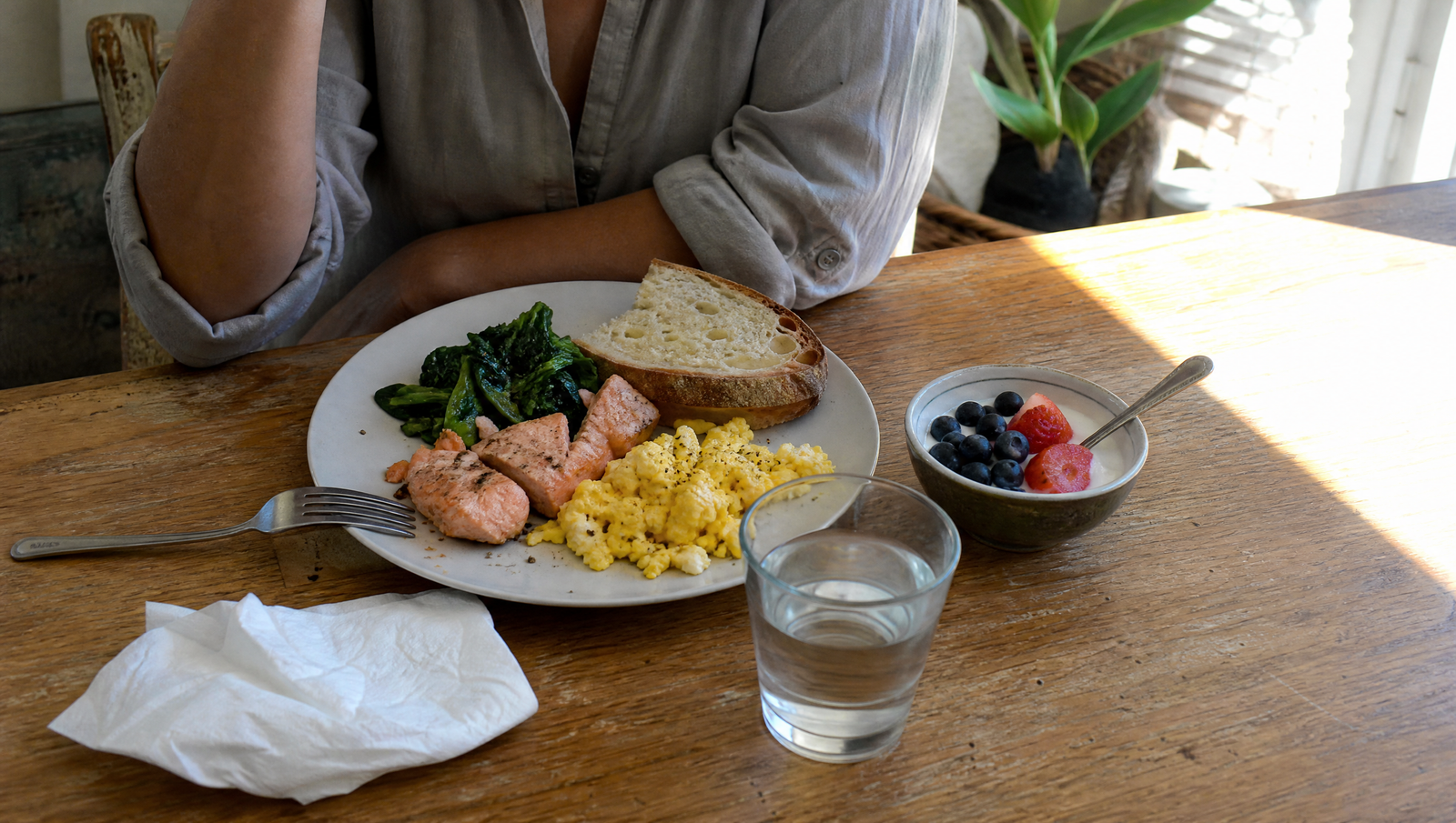 vitamin D foods for metabolic syndrome with salmon, eggs and fortified yogurt