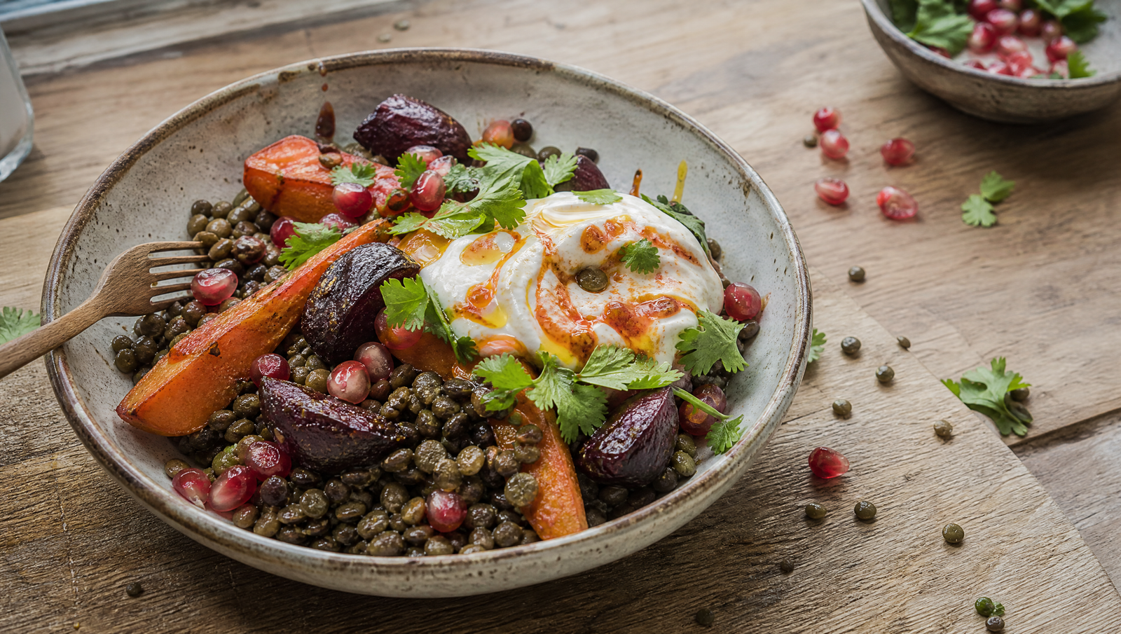 balanced high-fiber meal with lentils, roasted vegetables and tahini to support blood sugar and metabolic health