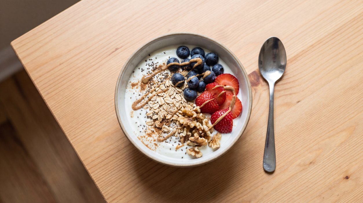 Anti-inflammatory breakfast with Greek yogurt berries oats and walnuts